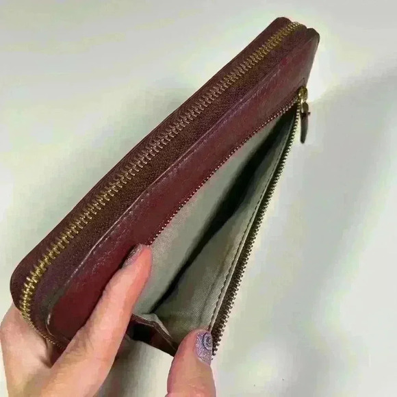 FOSSIL Burgundy Leather Zip Around Wallet Multi Compartment Classic Everyday - Picture 9 of 9